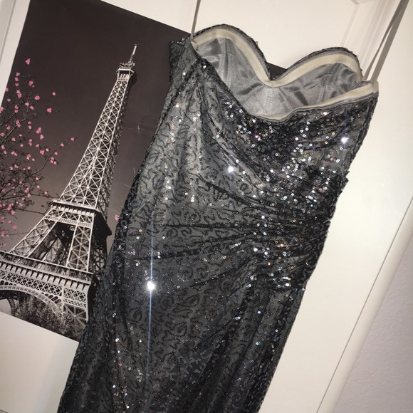 GORGEOUS Silvery Black Strapless Prom Dress! - Picture 5 of 6